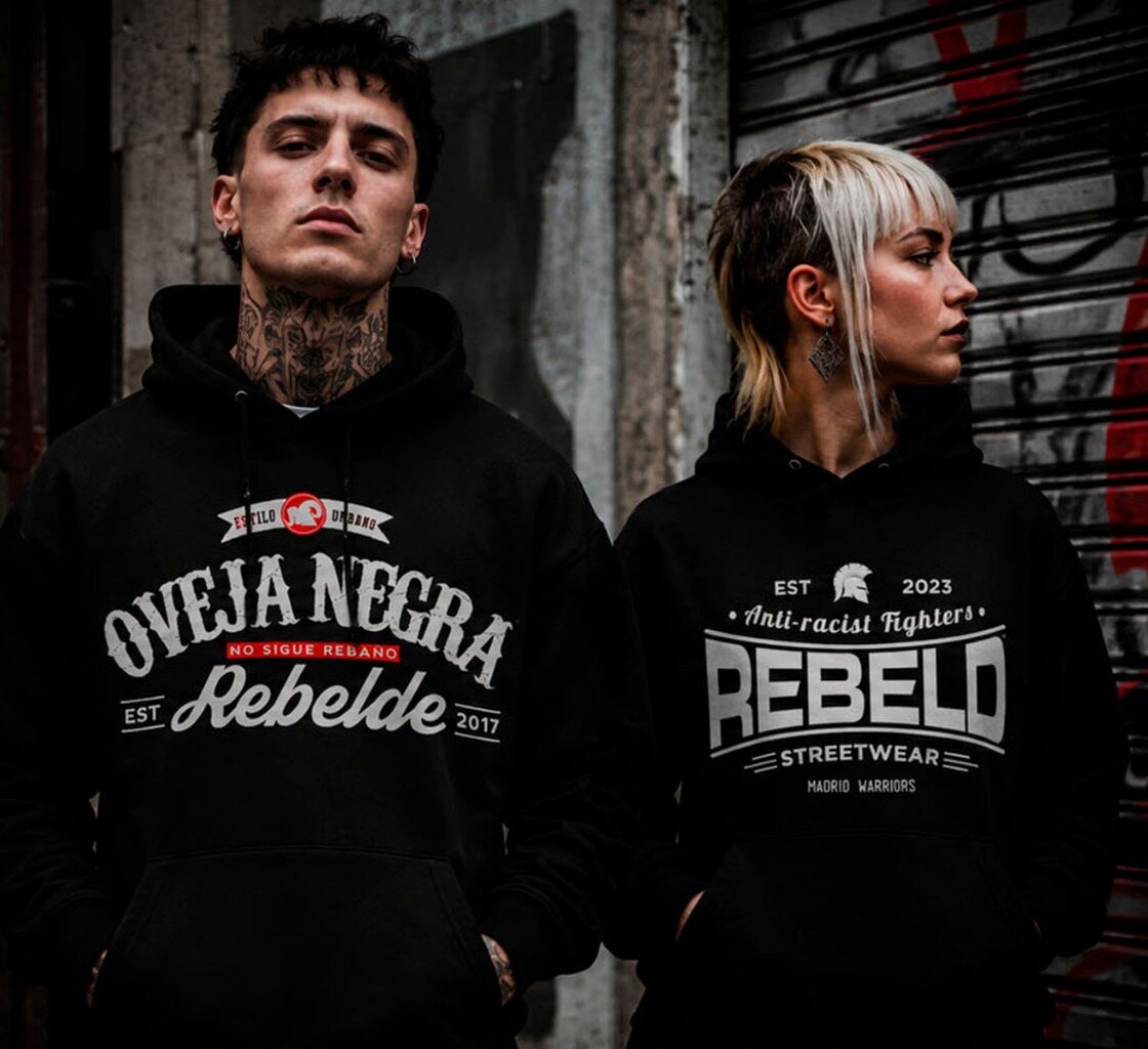 Modelos vistiendo prendas de Rebeld Urbania