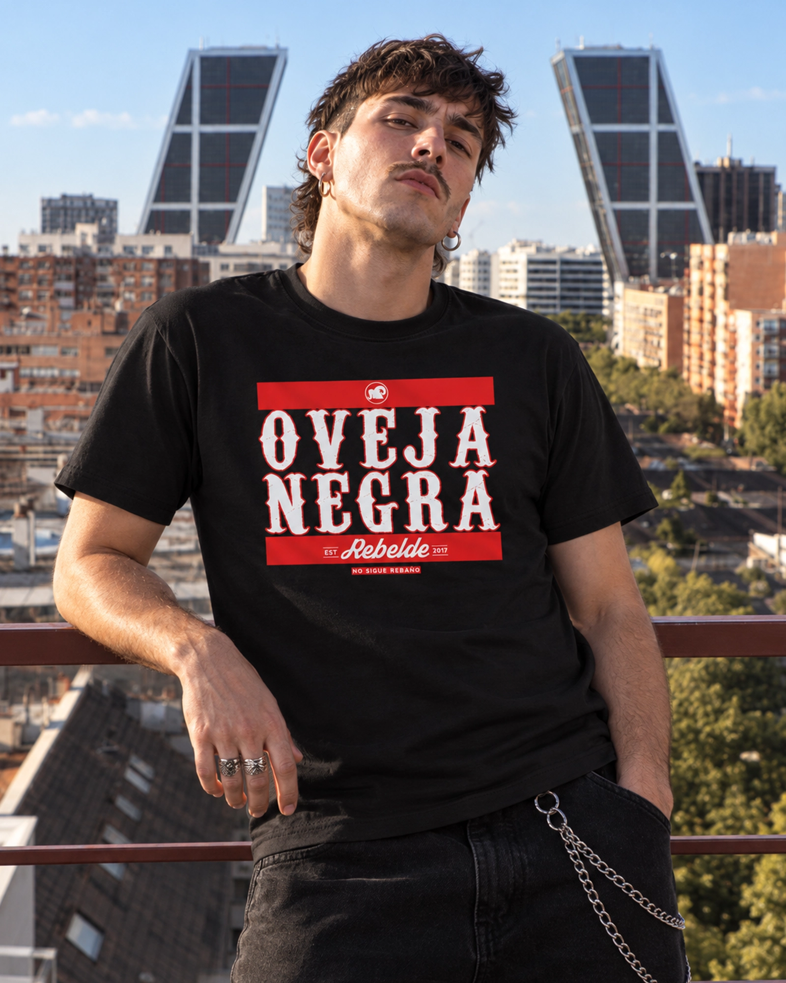 Oveja Negra Rebelde URBAN | Camiseta DOGO Premium hombre - Imagen 4